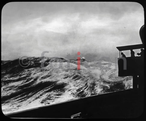 Ein Sturm | A storm - Foto foticon-600-simon-meer-363-008-sw.jpg | foticon.de - Bilddatenbank für Motive aus Geschichte und Kultur